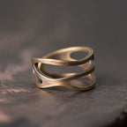 Side view of the wavy double band copper ring